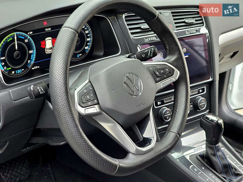 Хэтчбек Volkswagen e-Golf 2020 в Першотравенске