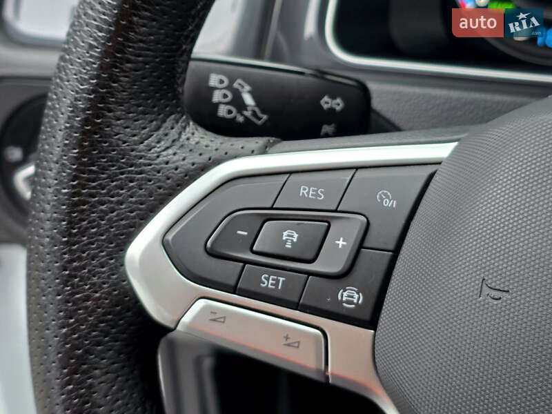 Хэтчбек Volkswagen e-Golf 2020 в Першотравенске