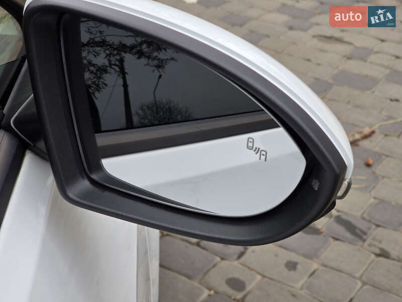 Хэтчбек Volkswagen e-Golf 2020 в Першотравенске