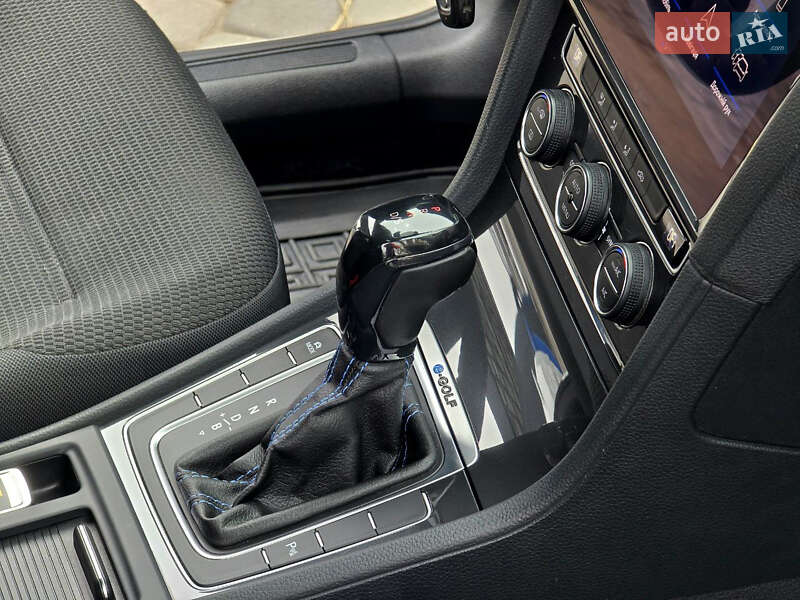 Хэтчбек Volkswagen e-Golf 2020 в Першотравенске