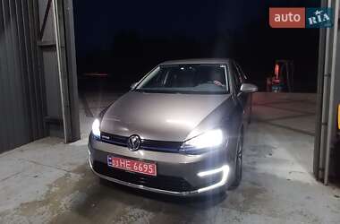 Хетчбек Volkswagen e-Golf 2015 в Дніпрі