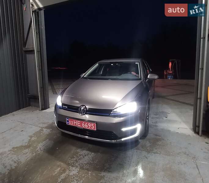 Хэтчбек Volkswagen e-Golf 2015 в Днепре