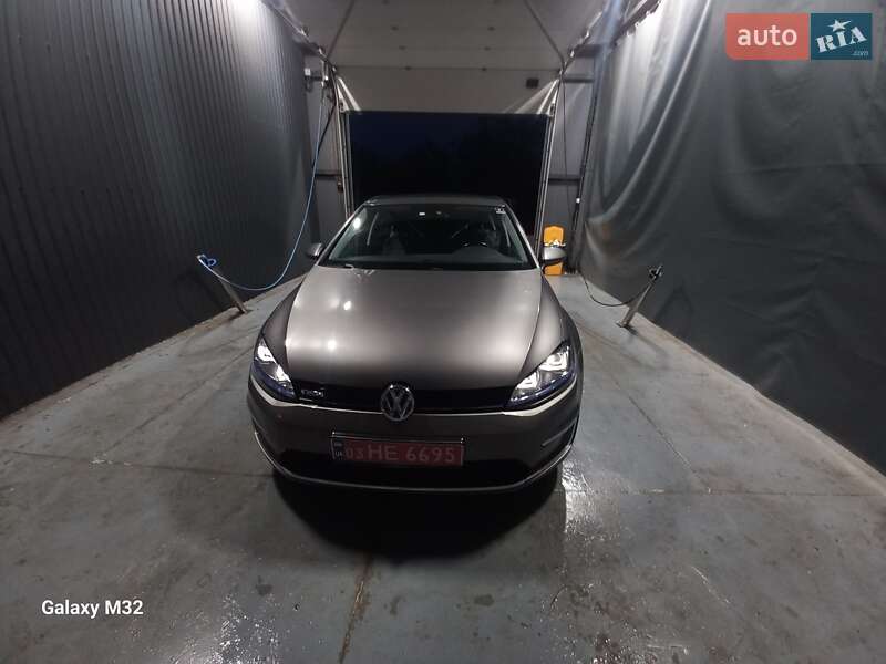Хэтчбек Volkswagen e-Golf 2015 в Днепре