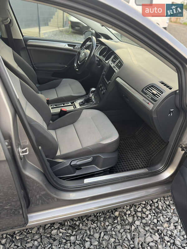 Хетчбек Volkswagen e-Golf 2015 в Рівному