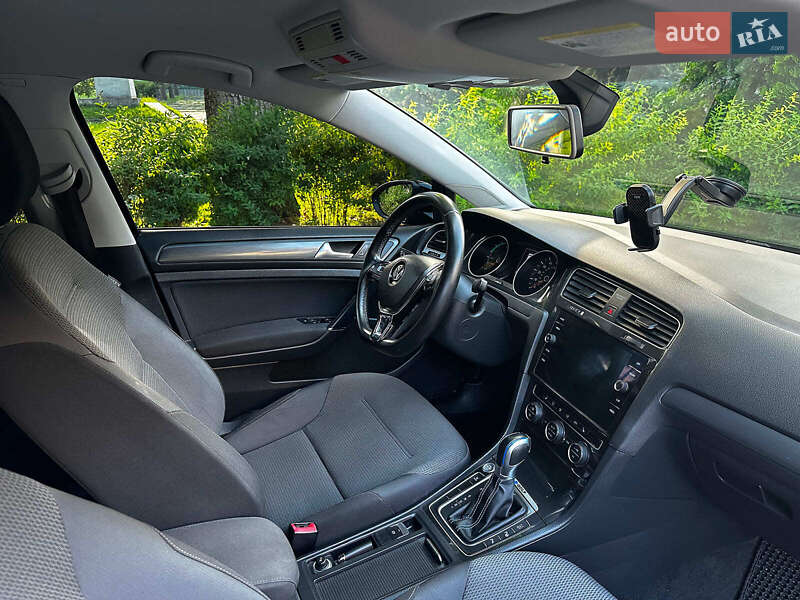 Хетчбек Volkswagen e-Golf 2017 в Києві фото 22 Хетчбек Volkswagen e-Golf 2017 в Києві