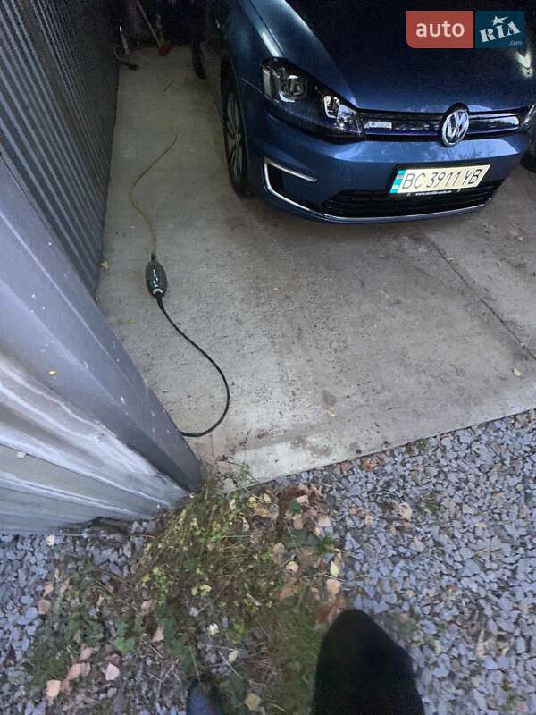 Хэтчбек Volkswagen e-Golf 2016 в Львове