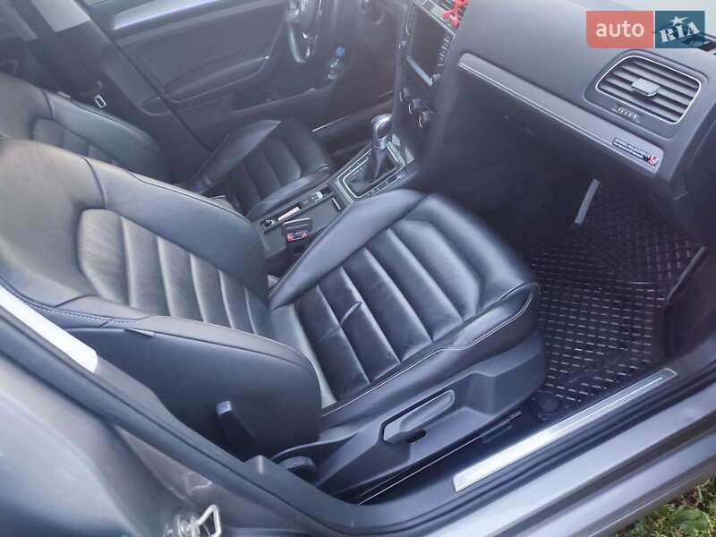 Хэтчбек Volkswagen e-Golf 2016 в Нововолынске