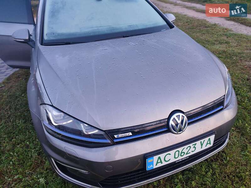 Хэтчбек Volkswagen e-Golf 2016 в Нововолынске