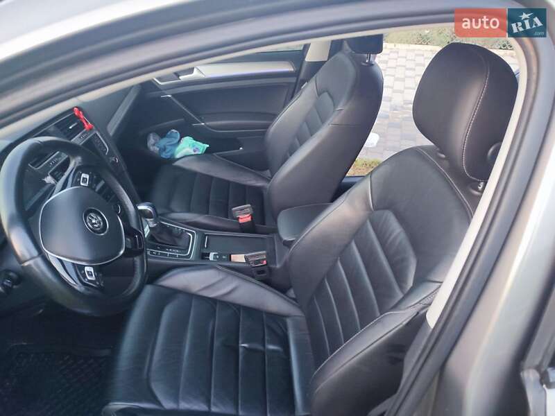 Хэтчбек Volkswagen e-Golf 2016 в Нововолынске