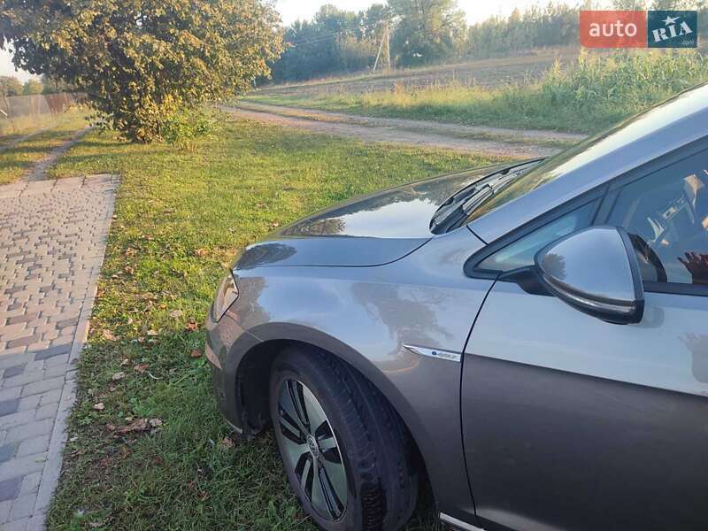 Хэтчбек Volkswagen e-Golf 2016 в Нововолынске
