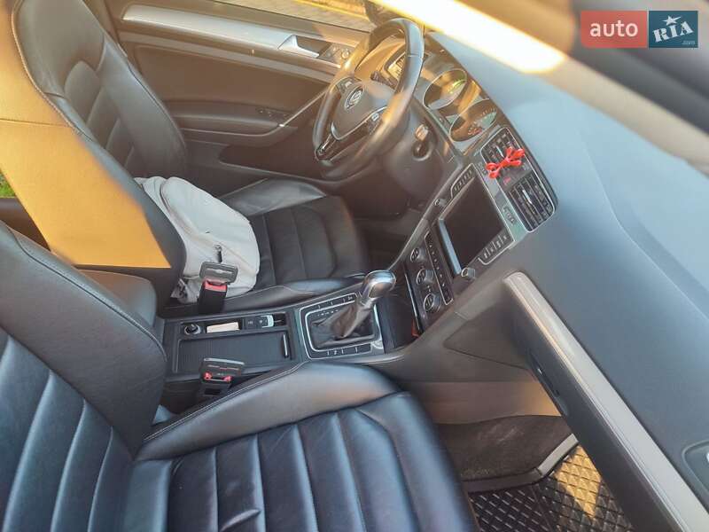 Хэтчбек Volkswagen e-Golf 2016 в Нововолынске