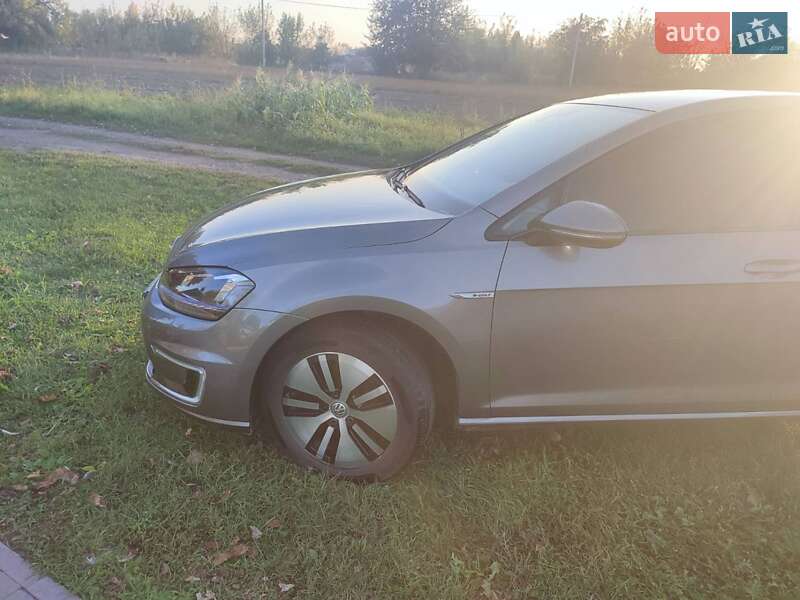 Хэтчбек Volkswagen e-Golf 2016 в Нововолынске
