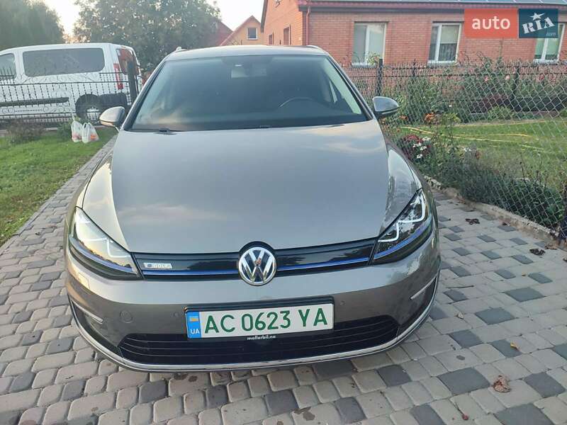 Хэтчбек Volkswagen e-Golf 2016 в Нововолынске