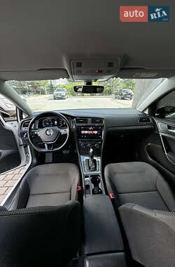 Хэтчбек Volkswagen e-Golf 2020 в 
