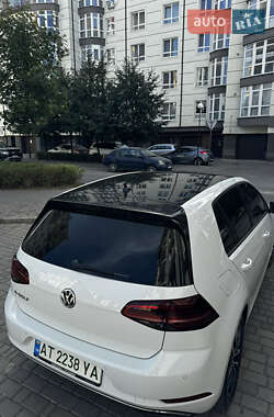 Хэтчбек Volkswagen e-Golf 2020 в 