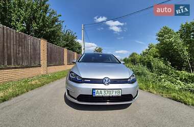 Хэтчбек Volkswagen e-Golf 2016 в 
