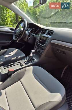 Хэтчбек Volkswagen e-Golf 2016 в 