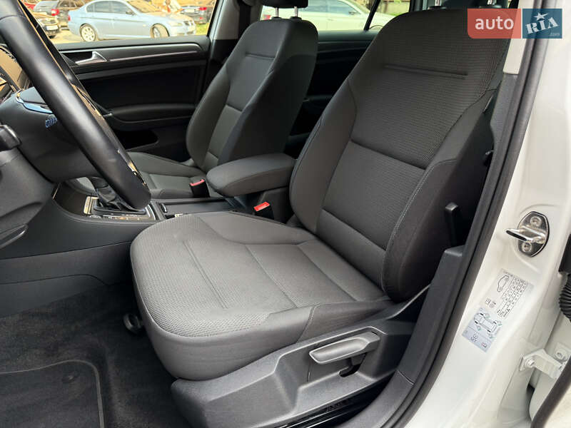 Хетчбек Volkswagen e-Golf 2020 в Мукачевому