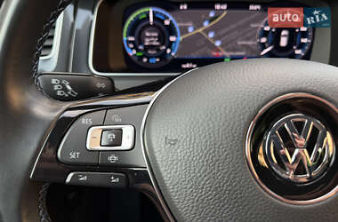 Хэтчбек Volkswagen e-Golf 2020 в 