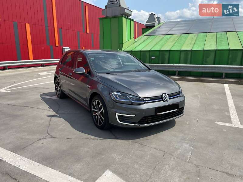 Хэтчбек Volkswagen e-Golf 2019 в Киеве