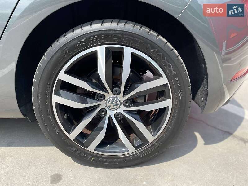 Хэтчбек Volkswagen e-Golf 2019 в Киеве