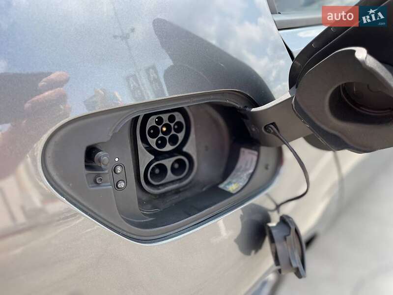 Хэтчбек Volkswagen e-Golf 2019 в Киеве