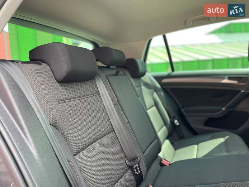 Хэтчбек Volkswagen e-Golf 2019 в Киеве