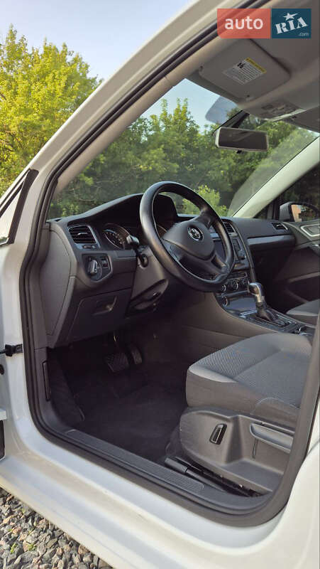 Хэтчбек Volkswagen e-Golf 2016 в Умани