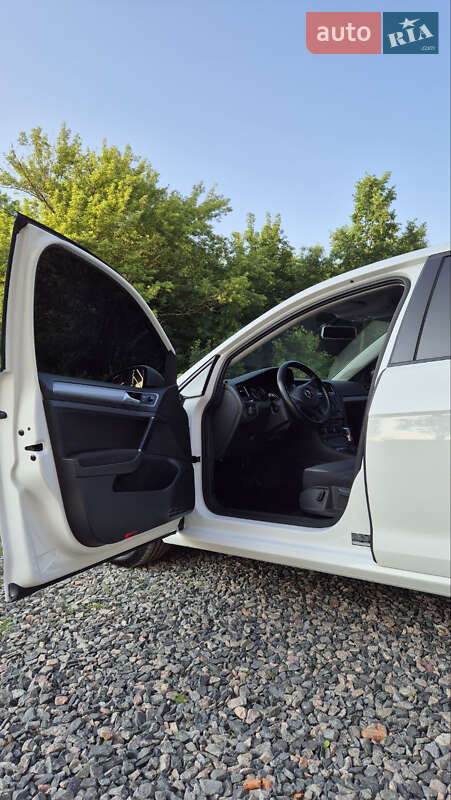 Хэтчбек Volkswagen e-Golf 2016 в Умани