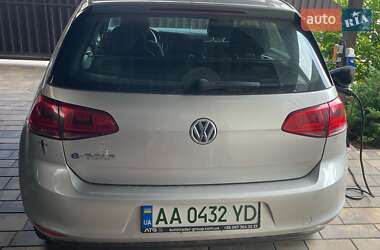 Хетчбек Volkswagen e-Golf 2016 в 