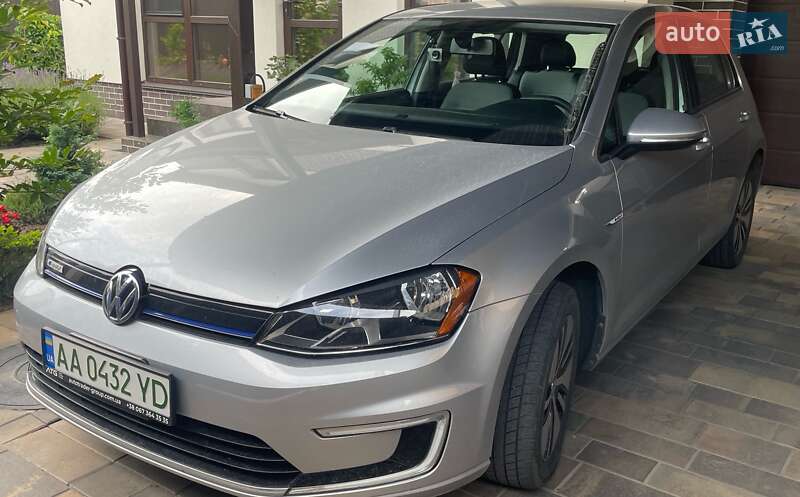 Хетчбек Volkswagen e-Golf 2016 в 