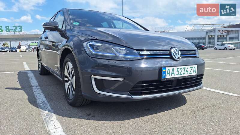 Хэтчбек Volkswagen e-Golf 2017 в Киеве