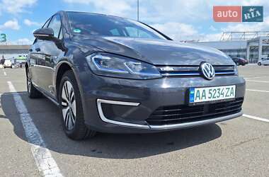 Хэтчбек Volkswagen e-Golf 2017 в 