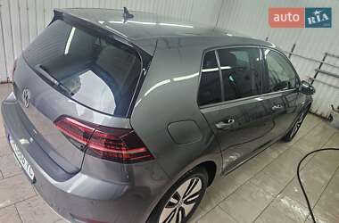 Хэтчбек Volkswagen e-Golf 2017 в 