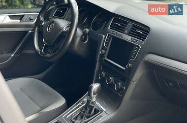 Хэтчбек Volkswagen e-Golf 2015 в 
