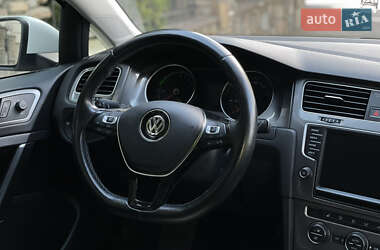 Хэтчбек Volkswagen e-Golf 2015 в 