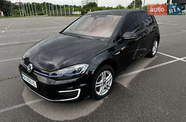 Хэтчбек Volkswagen e-Golf 2017 в Киеве