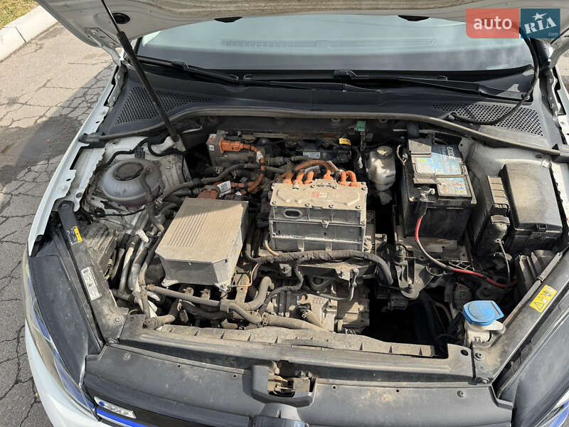 Хэтчбек Volkswagen e-Golf 2017 в Харькове фото 21 Хэтчбек Volkswagen e-Golf 2017 в Харькове