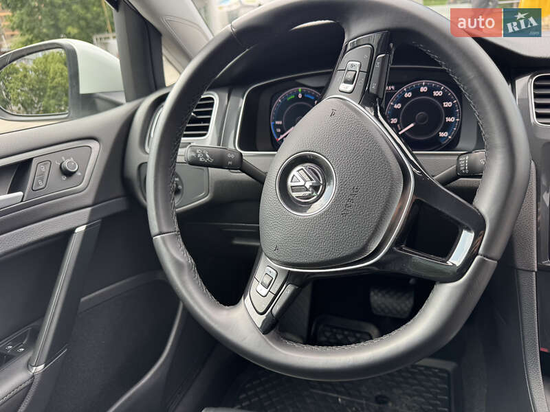 Хэтчбек Volkswagen e-Golf 2017 в Харькове фото 35 Хэтчбек Volkswagen e-Golf 2017 в Харькове