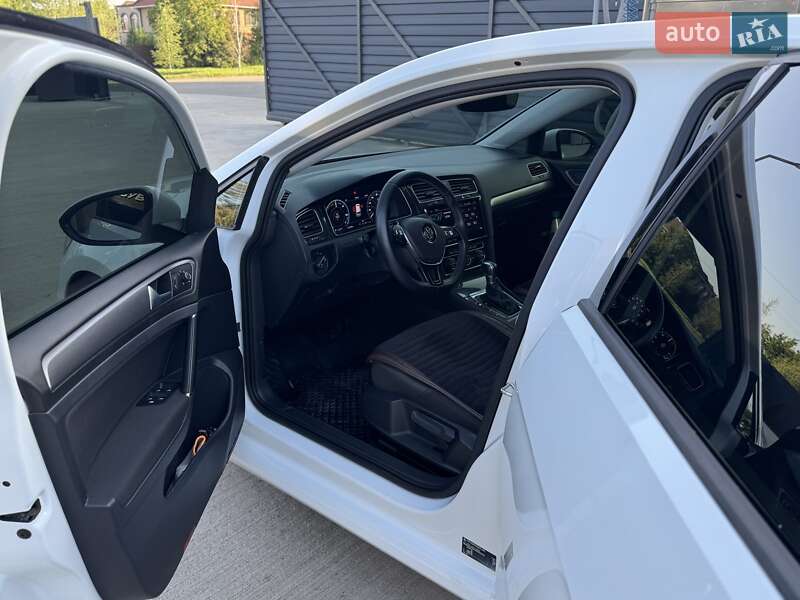 Хетчбек Volkswagen e-Golf 2017 в П'ятихатках