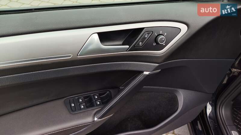 Хетчбек Volkswagen e-Golf 2016 в Львові фото 18 Хетчбек Volkswagen e-Golf 2016 в Львові