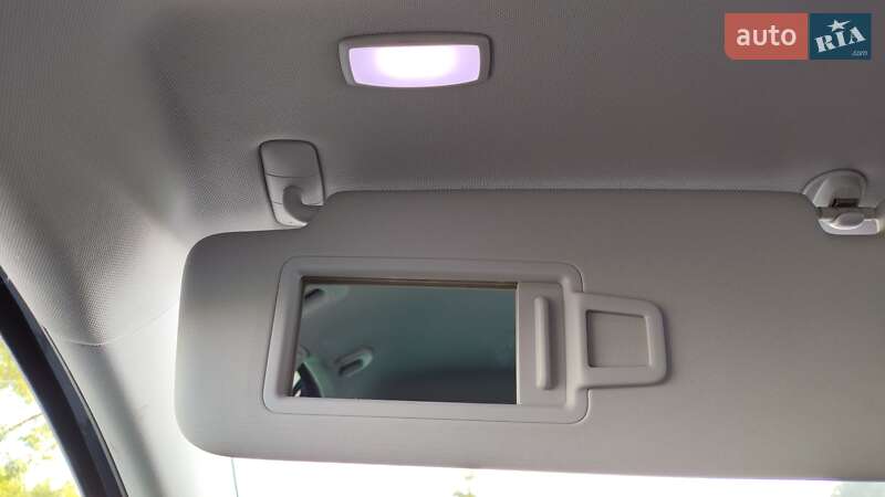 Хетчбек Volkswagen e-Golf 2016 в Львові фото 28 Хетчбек Volkswagen e-Golf 2016 в Львові