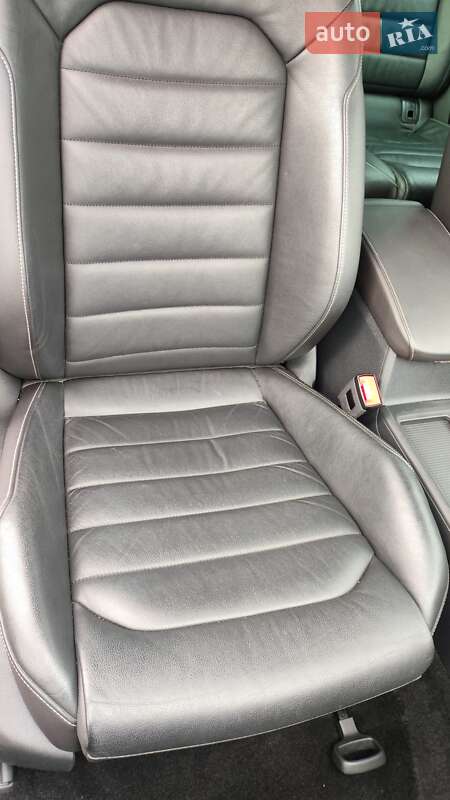 Хетчбек Volkswagen e-Golf 2016 в Львові фото 38 Хетчбек Volkswagen e-Golf 2016 в Львові