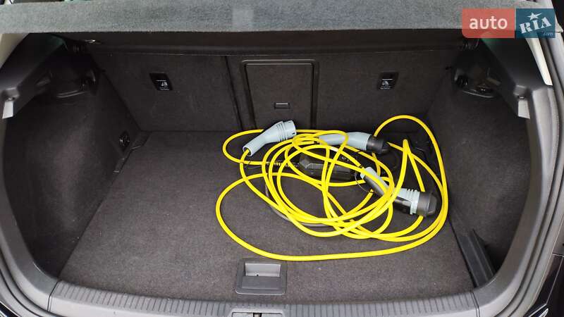 Хэтчбек Volkswagen e-Golf 2016 в Львове