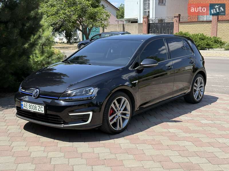 Volkswagen e-Golf 2015