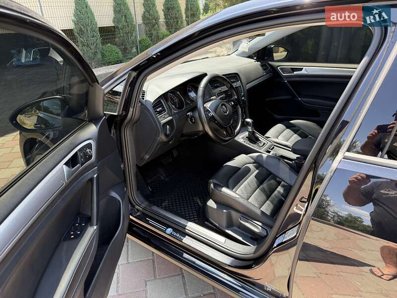 Хетчбек Volkswagen e-Golf 2015 в Миколаєві