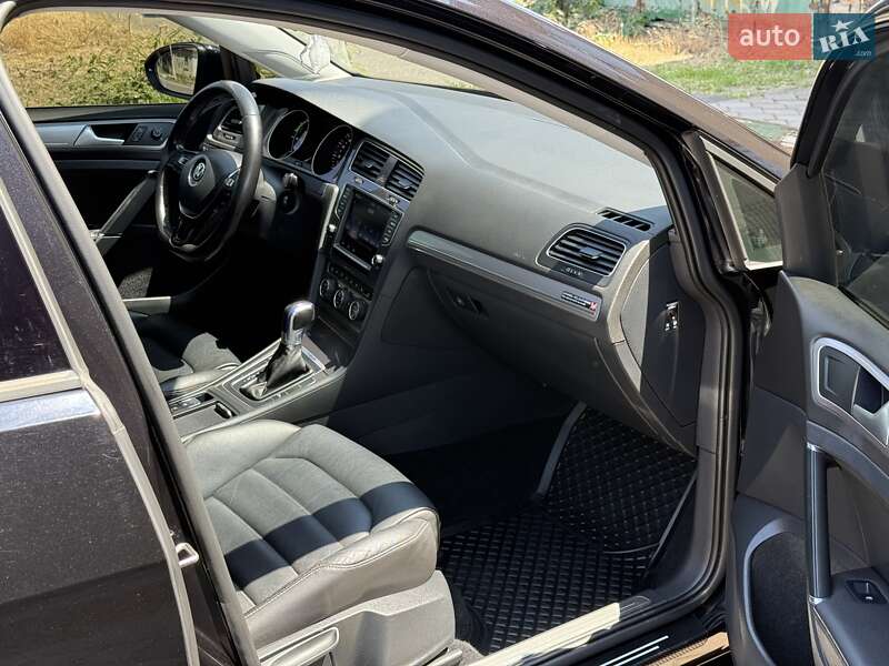 Хетчбек Volkswagen e-Golf 2015 в Миколаєві