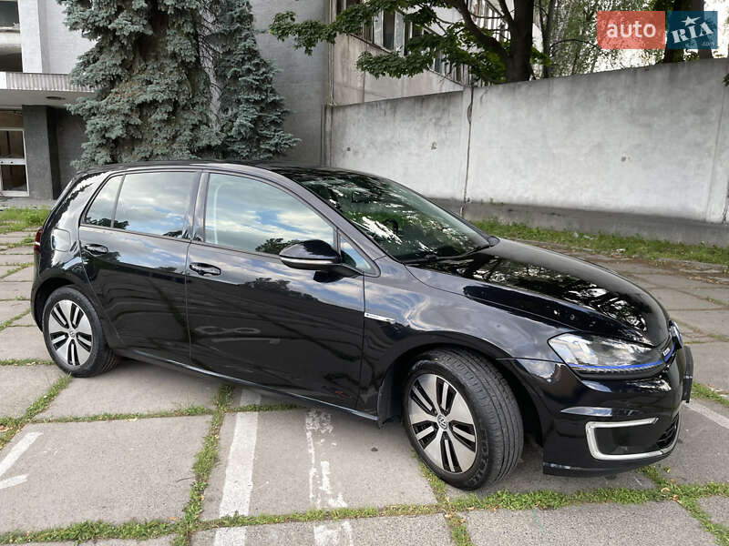 Хетчбек Volkswagen e-Golf 2015 в Києві