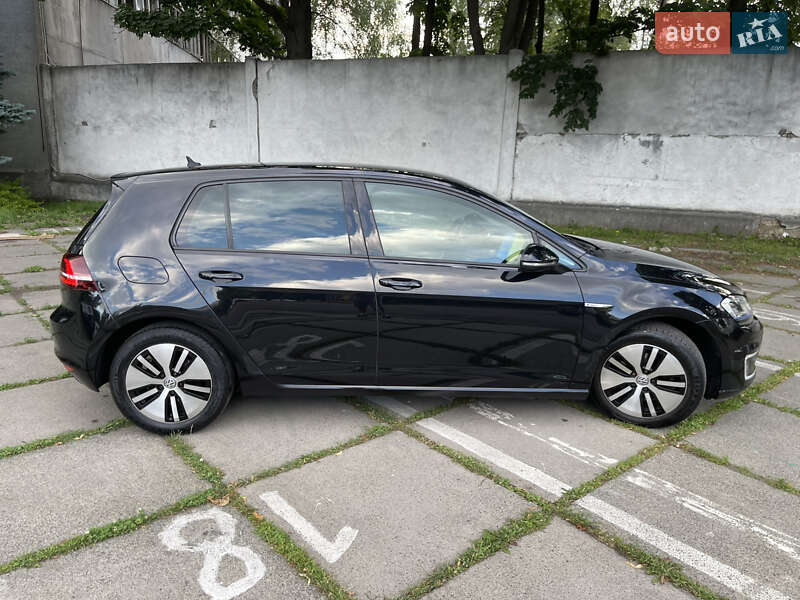 Хетчбек Volkswagen e-Golf 2015 в Києві