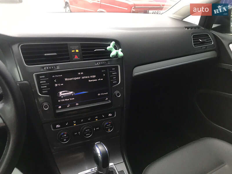 Хетчбек Volkswagen e-Golf 2016 в Дніпрі